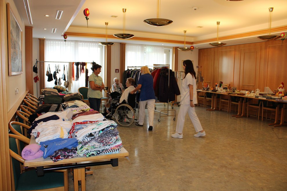 Schnäppchenjagd beim Flohmarkt