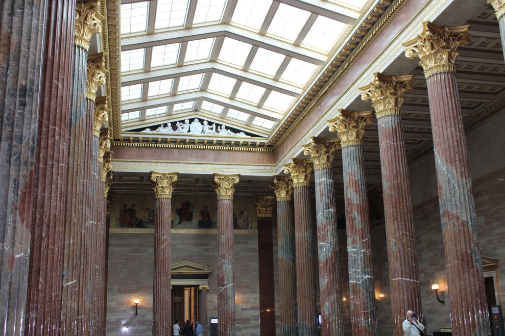 Säulenhalle im Parlament
