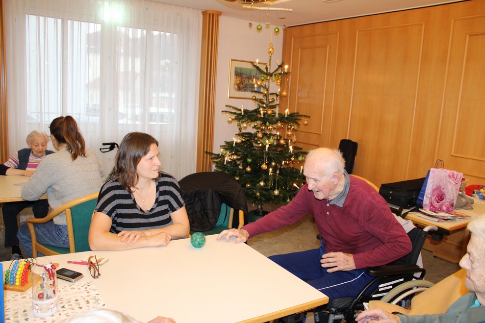 Christa Sonnleitner mit Bewohner