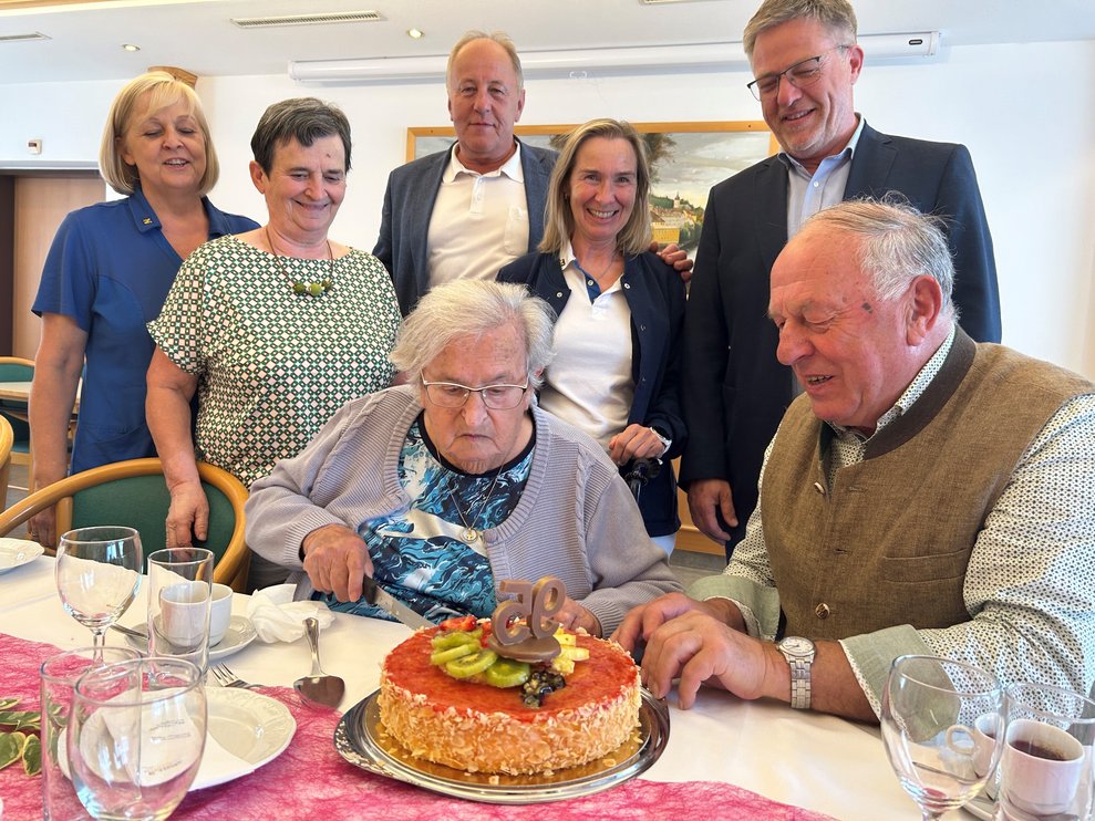 Tortenanschnitt 95. Geburtstag