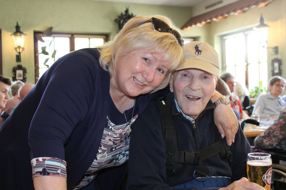 Ehrenamtliche mit Bewohner