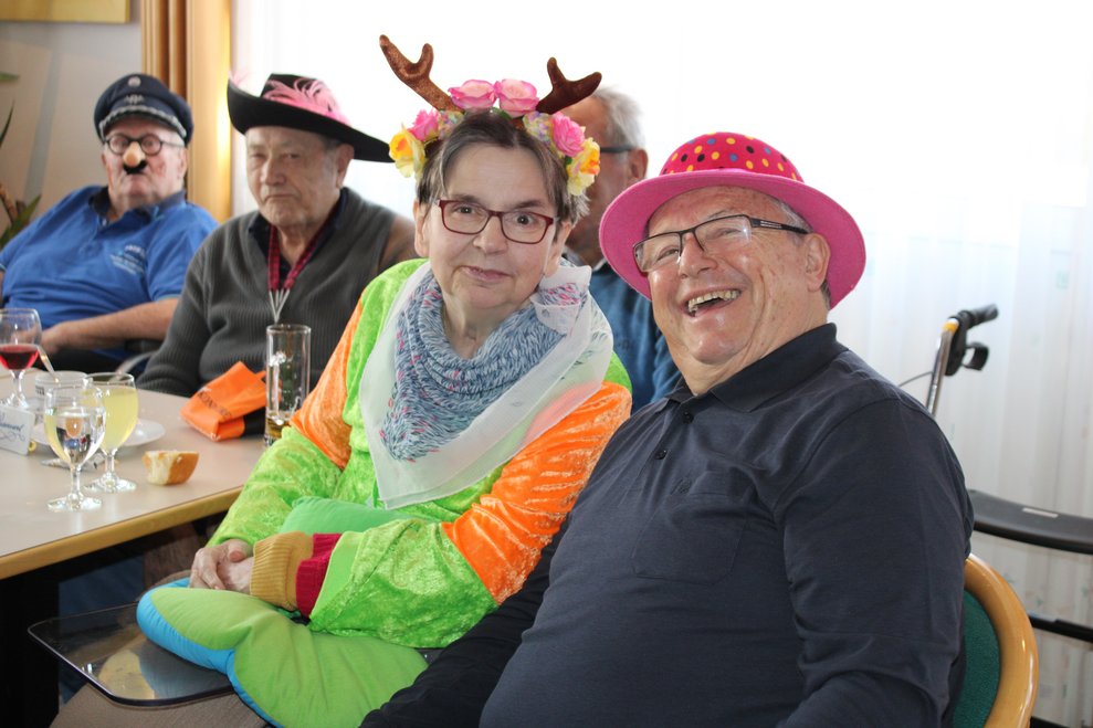 Bewohnerin mit Ehrenamtlichen