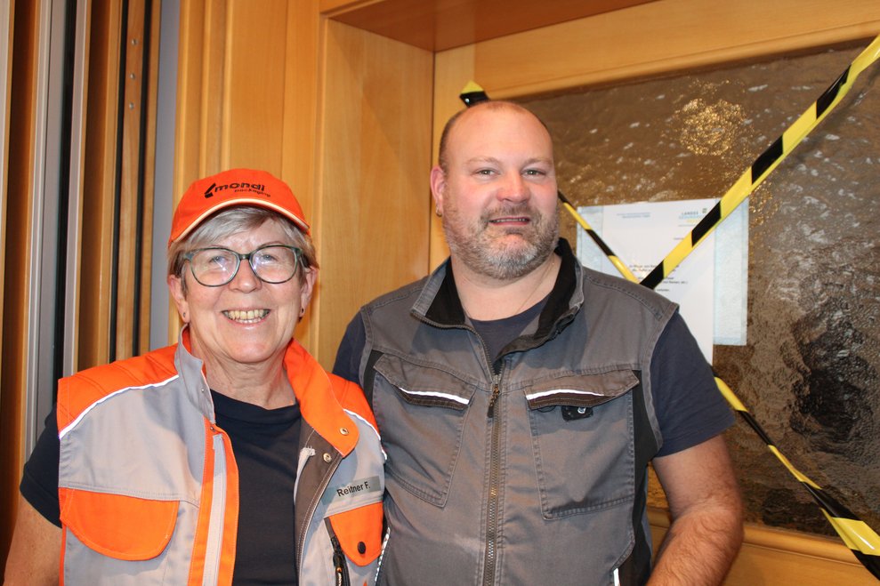 Mitarbeiterin Verwaltung und Mitarbeiter Haustechnik